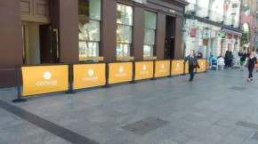 Q-Banner Retractable Banners For Queue Posts Outside Of A Museum